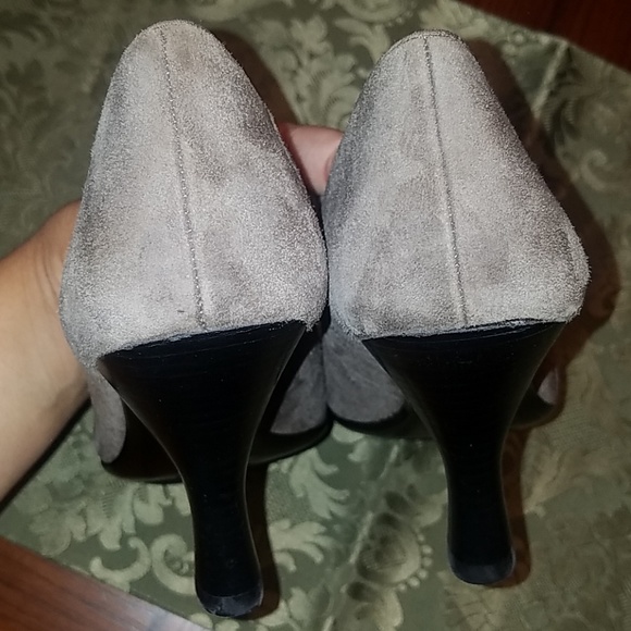 NWOB, SOFFT Taupe Suede Heel - Picture 6 of 8